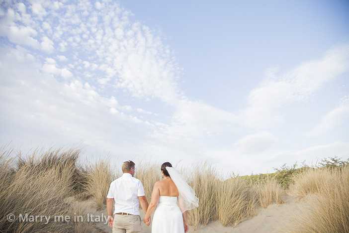 Hochzeit am Strand - Spaziergang in den Dünen