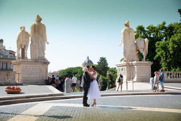 Küsse vor dem Standesamt in Rom